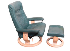  Lot 584 Vintage Ekornes 2 piece Lounge chair and ottoman in the white maple frame in with greenish blue leather, #10265609398, #435 made in Norway