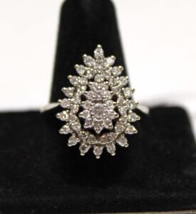  Lot 780 14k white gold raised mount impressive multi diamond cocktail ring, very bright and shiny, 1 to 1.5 t.c.w. total diamonds, approx. 9.5 size